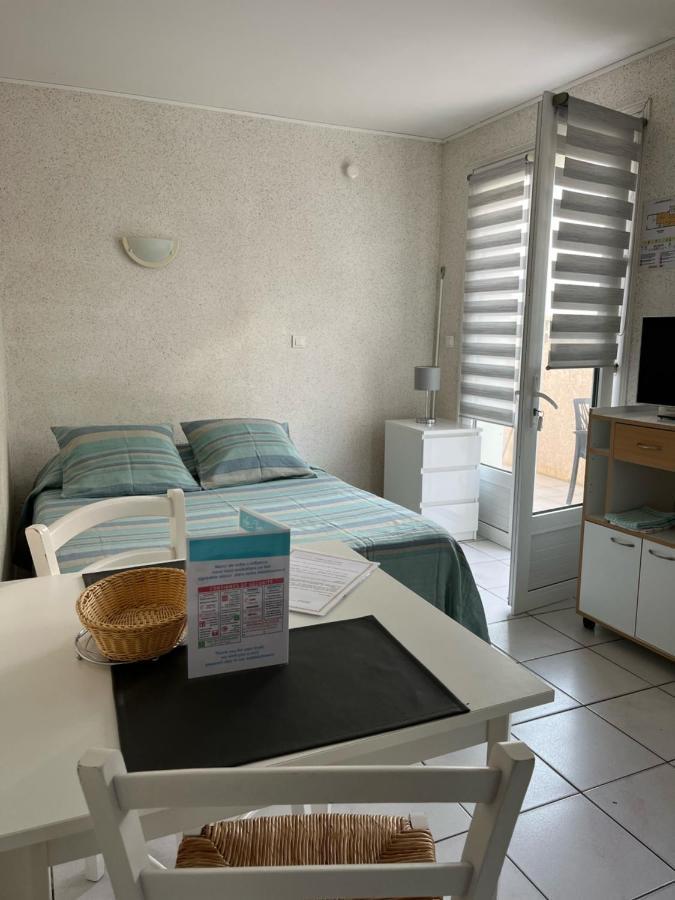 Hotel Residence Les Flots Saint-Palais-sur-Mer Exteriör bild