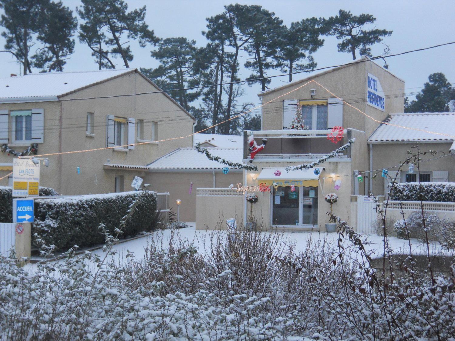 Hotel Residence Les Flots Saint-Palais-sur-Mer Exteriör bild